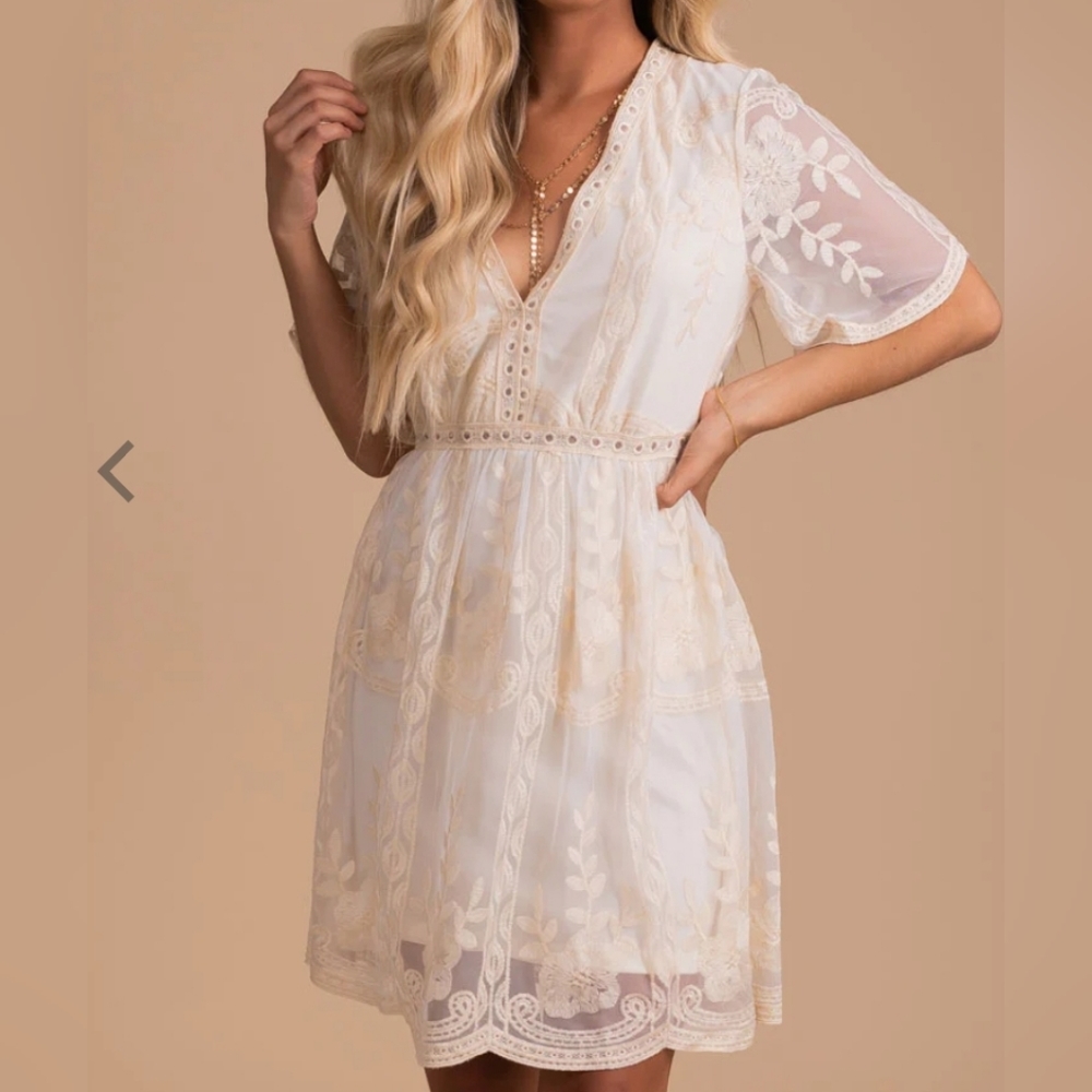 Bella Ella Cream Lace Dress large